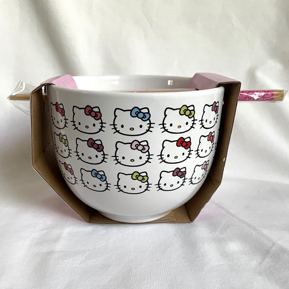 Sanrio Hello Kitty Ceramic Ramen Bowl with Chopsticks 20 oz Bowl - Picture 5 of 6